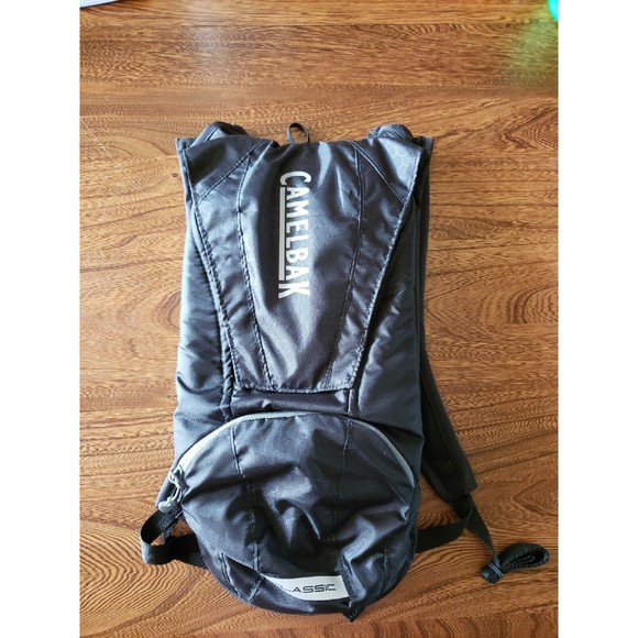 CAMELBAK Rogue Classic NEW Hydration Backpack Black Luxury Bag Travel Gear 2.5l - Picture 1 of 5